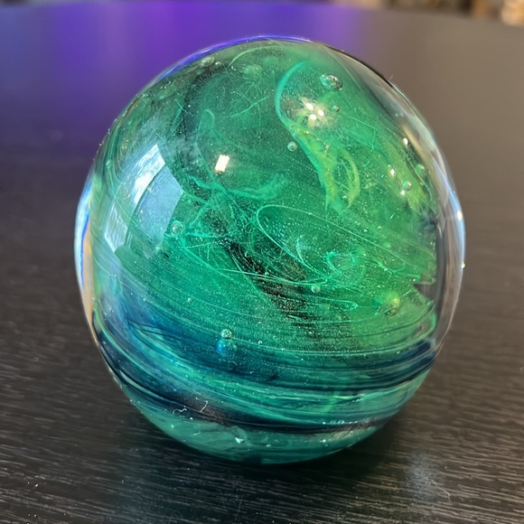 VTG Kerry Ireland Green Glass Swirl Paperweight Blown Art Glass Bubbles Swirls - Picture 3 of 8